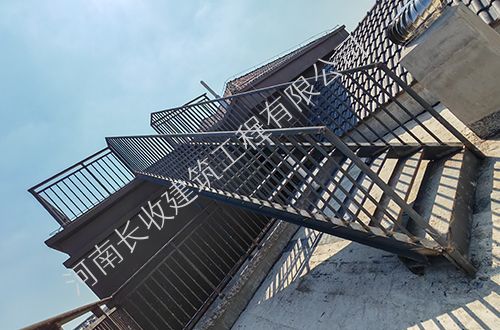 屋面防火钢梯施工项目
